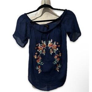 E&M Blouse Size Small Off Shoulder Short Sleeve Boho Flower Embroidered Fairy